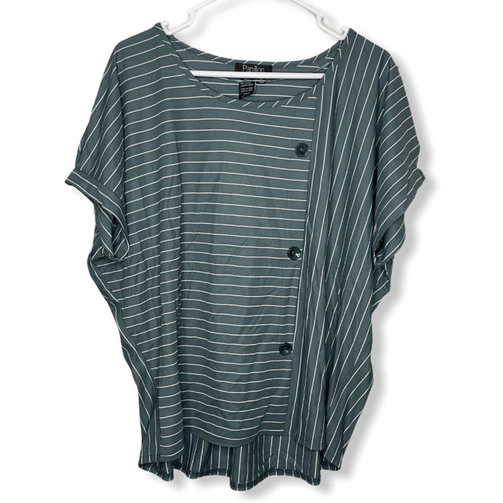 NWT Papillon striped dolman sleeve button top